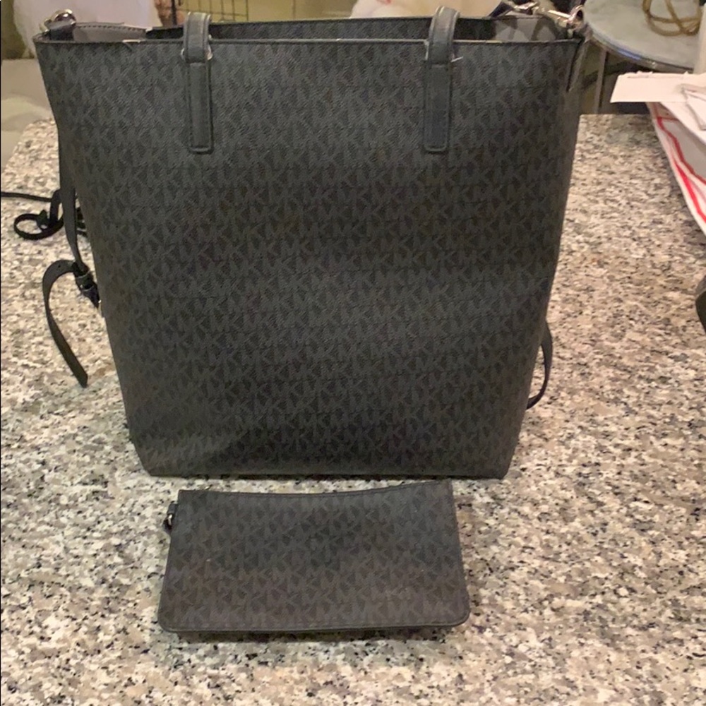 GENTLY USED BLACK “MICHAEL KORS” TOTE